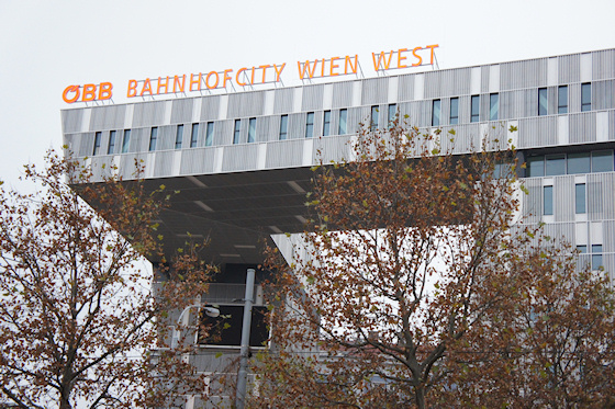 BahnhofCity Wien West: ÖBB Schriftzug