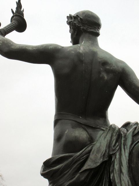 Queen Victoria Memorial (London 2003)
