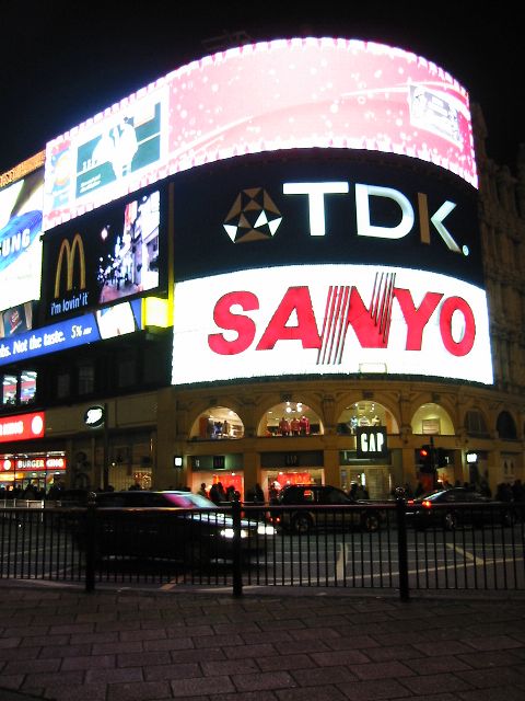 Piccadilly Circus (London 2003)